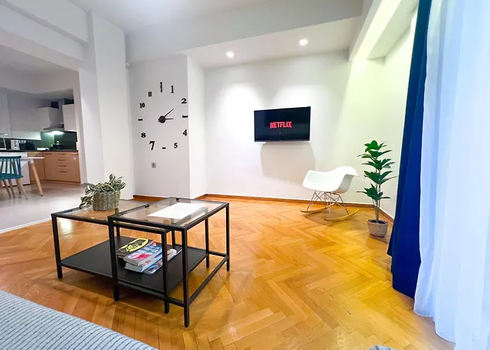 2 Bedroom Apartment Athens - Kallimarmaro